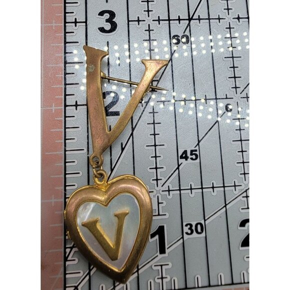 Antique V Monogram Heart Photo Locket Brooch Mother of Pearl Gold Plated Charm - Picture 7 of 7